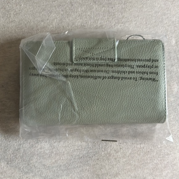 Steve Madden Blindy Smooth Bi-Fold Wallet in Jade NWT OS - Picture 2 of 5